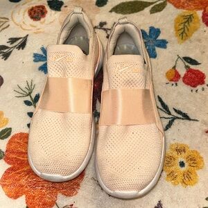Woman’s APL Shoes TechLoom Bliss Sneakers Size 8.5 Light pink